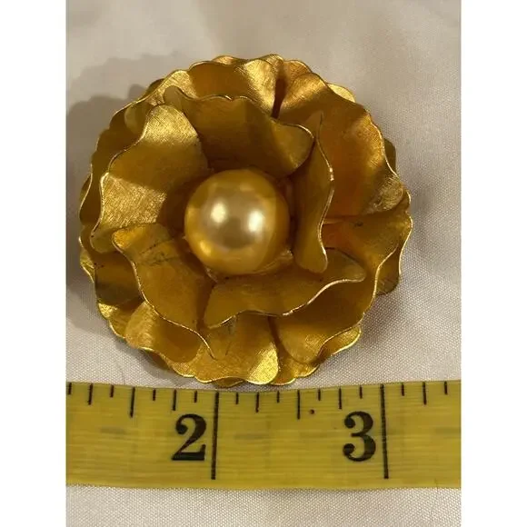 Vintage Gold Toned Flower Brooch with Faux Pearl, Carnation, Rose Design Large - Picture 2 of 6